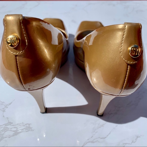 Stuart Weitzman 7 N Gold Platform Peeptoe Pumps - Picture 3 of 8